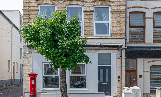 Rhyd-y-clafdy Apartment | Lovely apartment for 15 guests with WIFI, hot tub, terrace and pets allowed