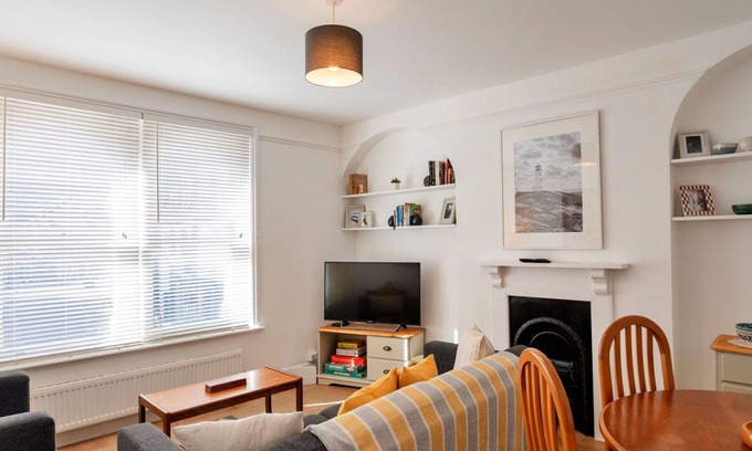 Sidmouth Apartment | Lovely apartment for 4 guests with WIFI and TV