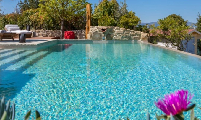 Po' Bandino Villa | Lovely apartment in villa for 2 guests with A/C, pool, WIFI, hot tub, TV and panoramic view