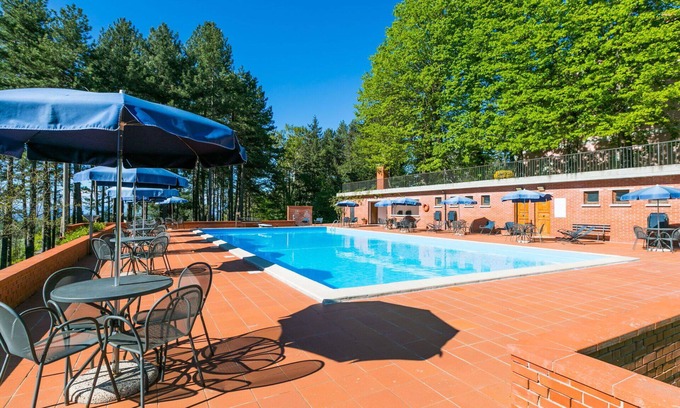 San Vivaldo Villa | Lovely apartment in villa for 4 guests with pool, WIFI, TV, terrace and pets allowed