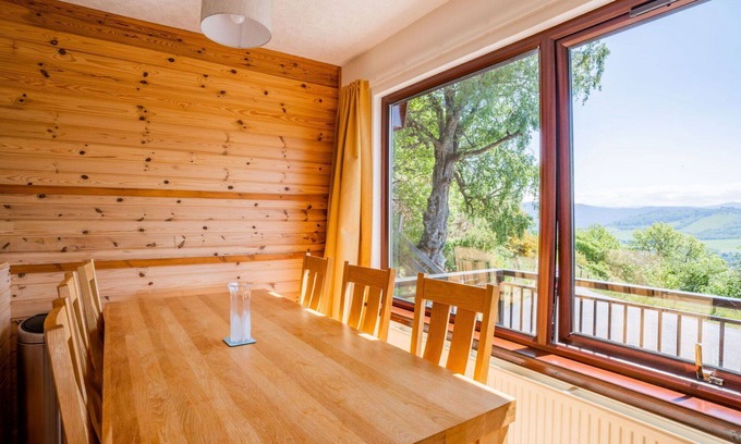 East Lewiston House | Lovely apartment in villa for 6 people with WIFI, TV, patio and panoramic view