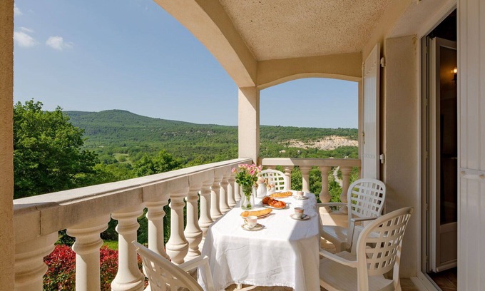 Bauduen Villa | Lovely apartment in villa for 6 guests with WIFI, TV, balcony, pets allowed and panoramic view