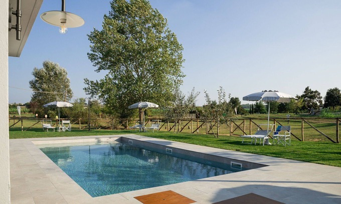 Larciano House | Lovely apartment in villa for 2 guests with WIFI, pool, A/C and TV
