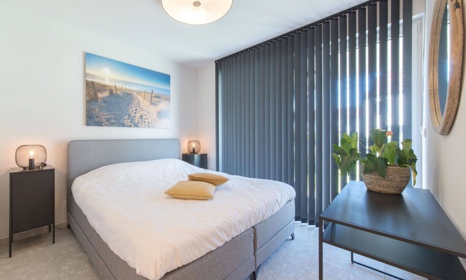 Belgian Coast House | Lovely apartment in villa for 4 people with WIFI, A/C, TV and balcony