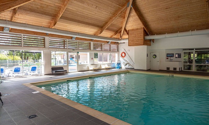 Saumur House | Lovely apartment in villa for 4 guests with pool, internet, TV, terrace and pets allowed