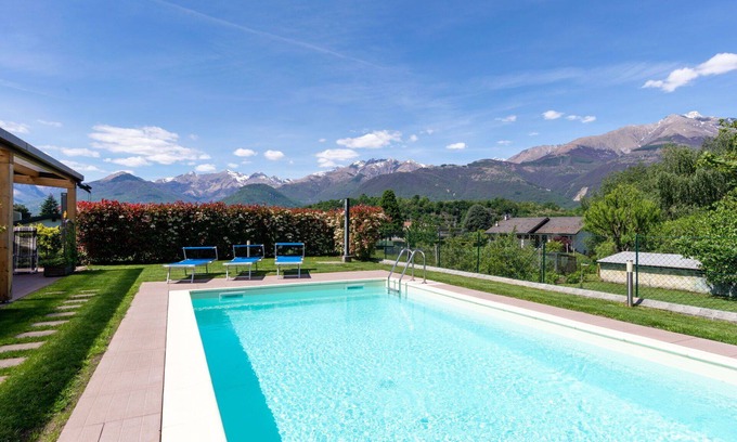 Colico Piano House | Lovely apartment in villa for 6 guests with WIFI, pool, TV and terrace