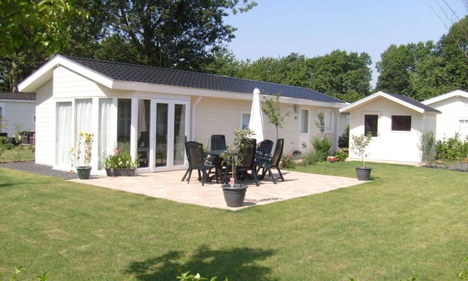 Schaarsbergen House | Lovely apartment in villa for 6 guests with pool, WIFI, TV and terrace