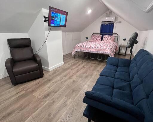 Belleville Apartment | Lovely Attic 1 Bedroom LOFT entire unit near nyc