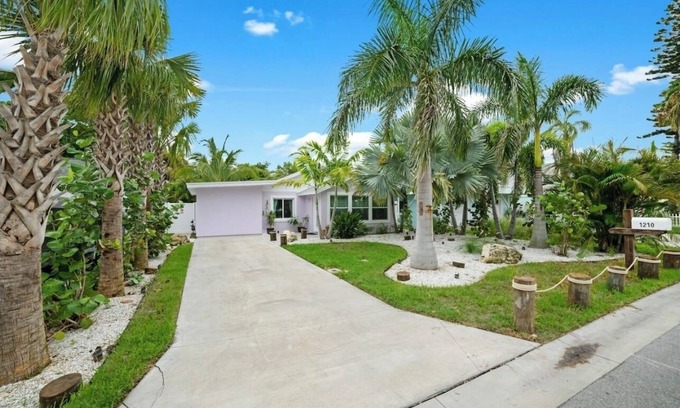 Indian Rocks Beach House | Lovely beach house by gorgeous water