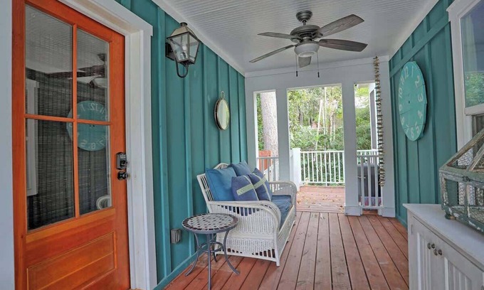 Isle of Hope Historic District Apartment | Lovely Coastal Studio near Downtown Isle of Hope