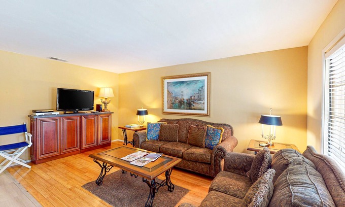 Palm Desert Condo | Lovely condo with sunny patio & onsite pool/tennis - dog-friendly
