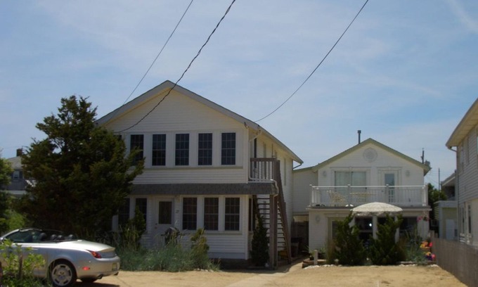 Ortley Beach House | Lovely cottage-1/2 block to beach. Family & pet friendly. 21 L St Seaside Park.