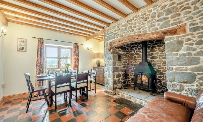 Llansadwrn Cottage | Lovely detached cottage situated in the Carmarthenshire countryside.