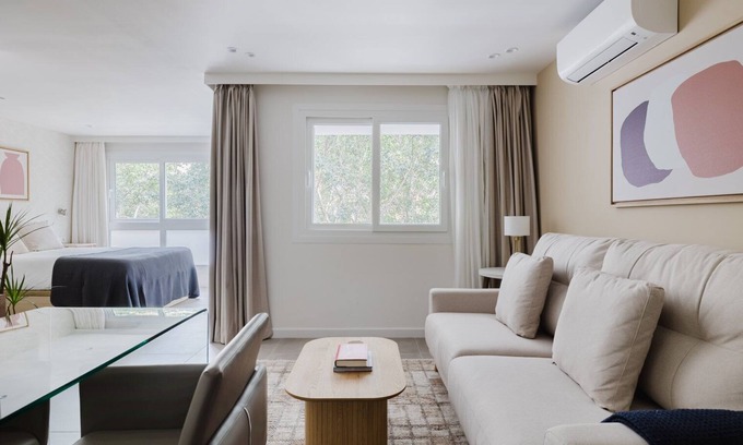 Teatinos Apartment | Lovely El Consul - El Romeral Studio, near Food, by Blueground