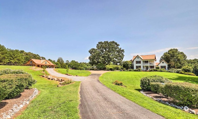 Caroleen House | Lovely Equine Countryside Estate on 68 Acres