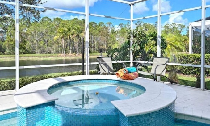 Naples House | Lovely golf villa in Glen Eagle gated community