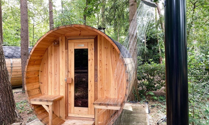 Rheezerveen House | Lovely holiday home in Rheezerveen with hot tub