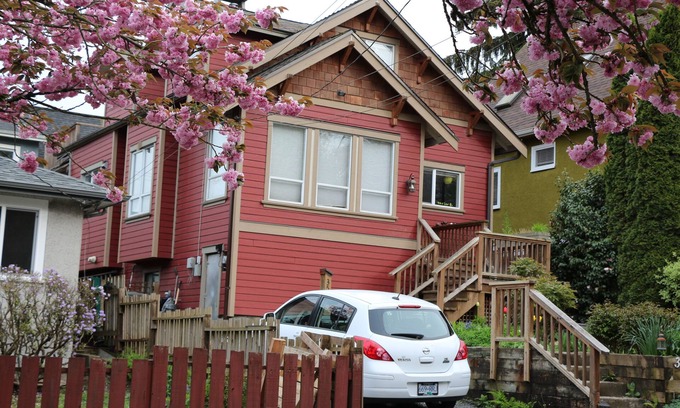 East Side House | Lovely Home, Amazing Locale - business licence # 24-156032
