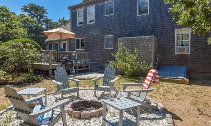 Eastham House | Lovely Home Close to Bike Path and Beach!