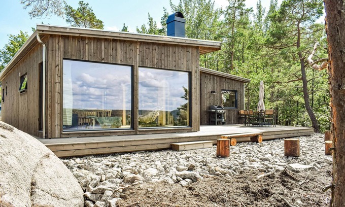 Risor House | Lovely home in Risør with kitchen