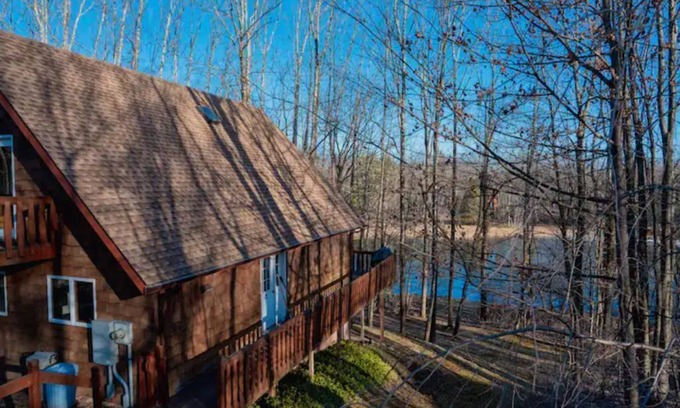 Liberty Ski Chalet | Lovely Liberty Chalet On the Waterfront