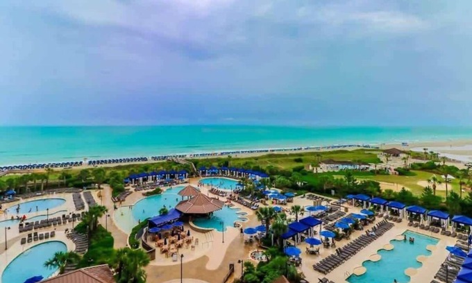 Windy Hill Condo | Lovely Oceanfront 2BR*King*Pool*FREE Tickets*D72