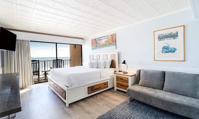 Litchfield by the Sea Hotel | Lovely Oceanfront King Room 5th Flr
