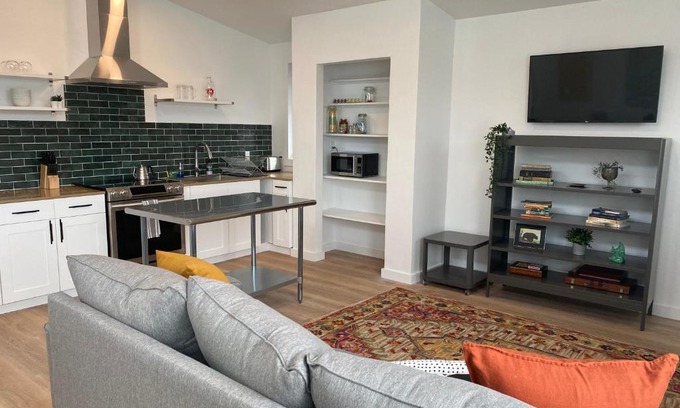 Livingston Apartment | Lovely one bedroom loft with mountain views