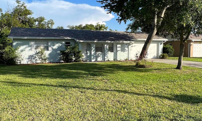 New Smyrna Beach House | Lovely Private 2 Bedroom 6 miles to the beach and 5 minutes to the river