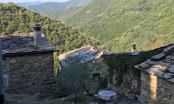 Carpasio Cabin | Lovely rustic and cosy 2-bedroom cabin in Carpasio