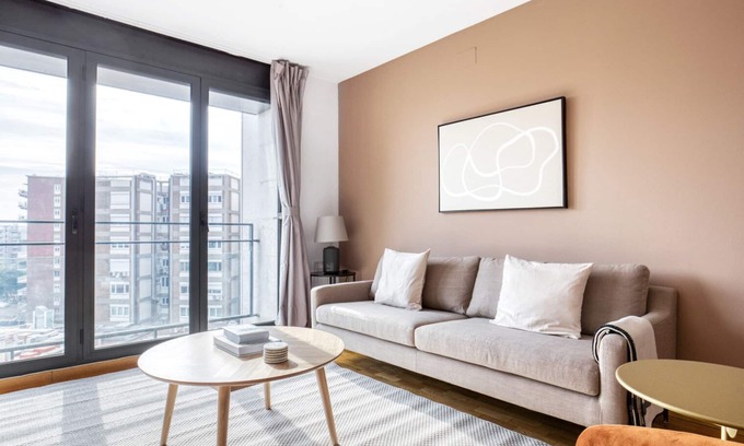 Les Tres Torres Apartment | Lovely Sant Gervasi-Galvany del Poblenou 2BR w/Balcony, by Blueground