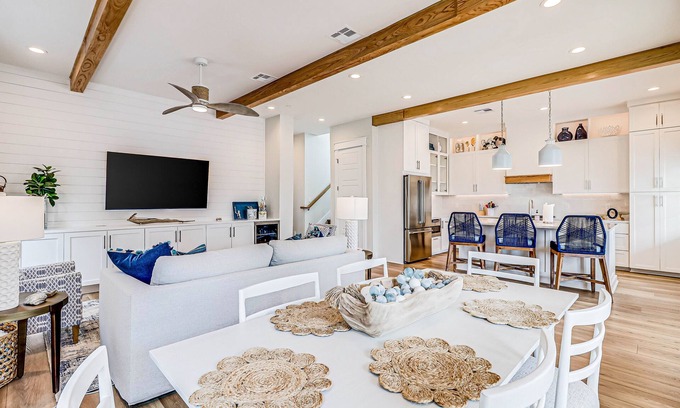 Port Aransas House | Lovely sound front oasis with golf, luxe pool, gym, loft & views - walk to beach