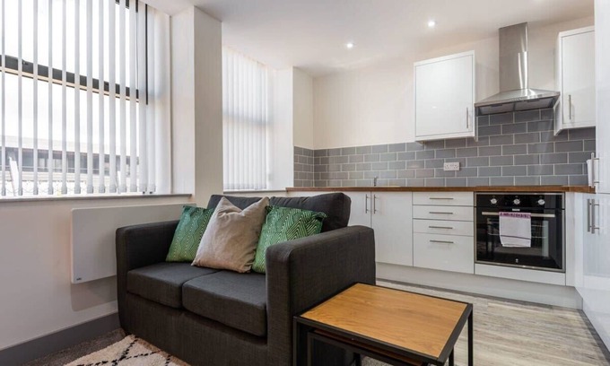 Wakefield Apartment | Lovely Studio Apartment in Central Wakefield