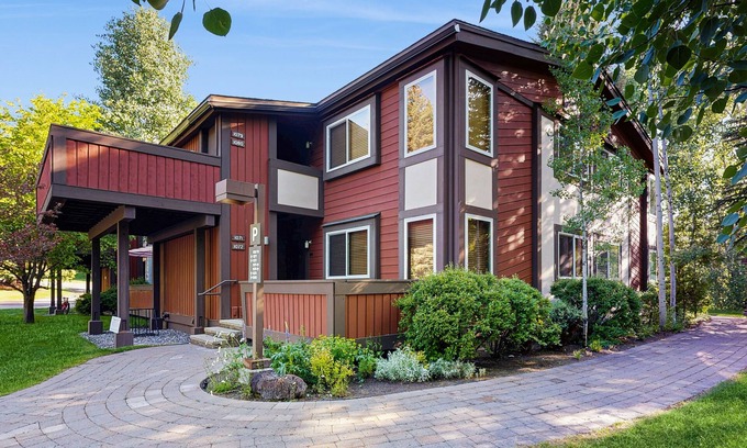 Elkhorn Apartment | Lovely Studio Close to Dollar Mountain w/Full Kitchen/Free WiFi/Deck/Netflix