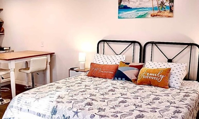 St. Petersburg - Clearwater Apartment | Lovely studio few miles from the beach!