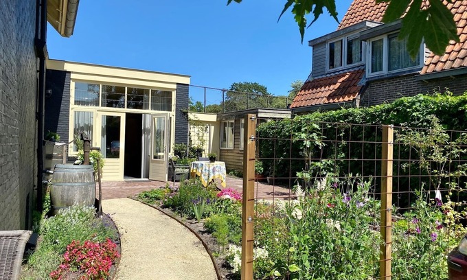 Bergen Apartment | Lovely studio in Bergen, bicycles, nearby beach, WiFi,