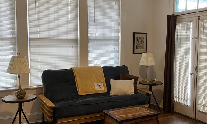 Woodford Park Apartment | Lovely Studio, Private Entrance, Porch, & Parking