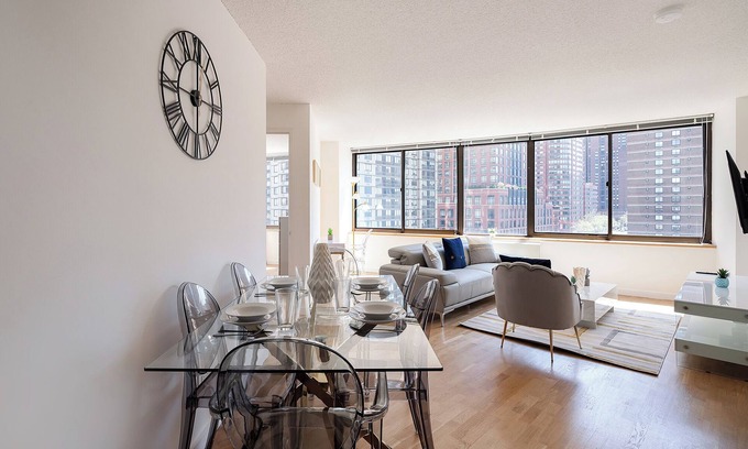 Upper East Side Apartment | Lovely UES Luxury 2 Bed w/Gym, Pool,Laundry #6160