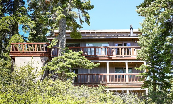 Bear Valley Cabin | Lovely updated cabin with views - sleeps 9 in Bear Valley with WiFi access