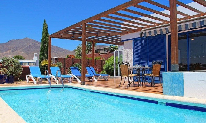 Playa Blanca Villa | Lovely Villa, Air-con,Free Wi-Fi & Private Pool, In Las Coloradas,Playa Blanca.
