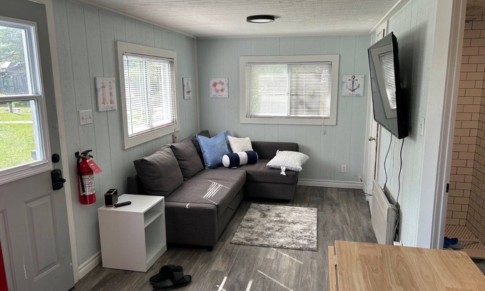 Wasaga Beach Cottage | Lovely Water Front Cottage- pool,firepit and amenities near by & access to water