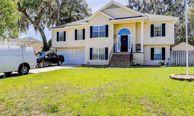 Savannah Apartment | Lovely waterfront apartment on creek inlet with dock - dog-friendly