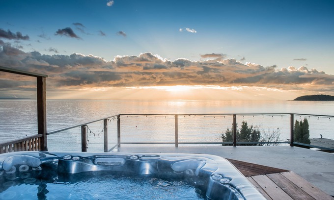 Selma Park House | Lovely Waterfront Beach Haven with Hot Tub & SUP