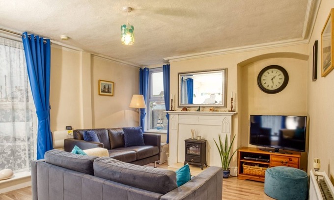 Sutton-on-Sea House | Lovely & Welcoming Home | Walk to Beach | Parking