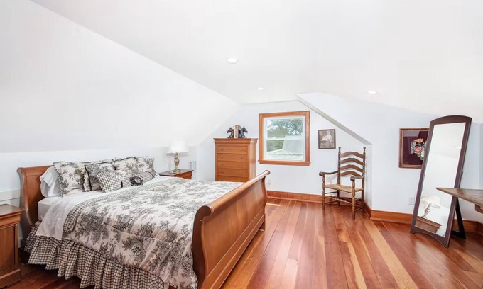Hampton Bays House | Lovely Year Round Vacation Home in the Hamptons