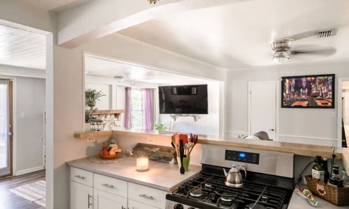 Highland House | -LOW HOST FEES- Minutes to U.T./Downtown/Domain