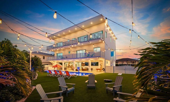 Marathon Apartment | Low Season Specials! Marathon Sombrero Beach | 5 min to Beach, Pool, 70` Boat Dock, elevator