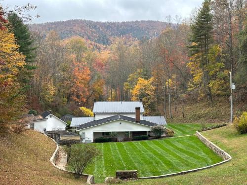 Stuart House | Lowell's Hollow in Virginia's Blue Ridge Mountains