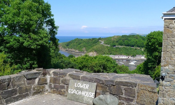 Fishguard House | Lower Coach House, Holiday Home Fishguard, Sleeps 2, 1 bedrooms, bathrooms