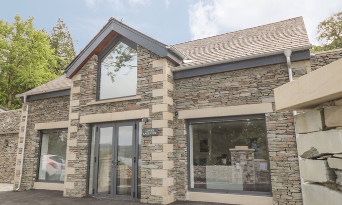Windermere Cottage | LOWER LAKE VIEW, romantic, with hot tub in Bowness-On-Windermere